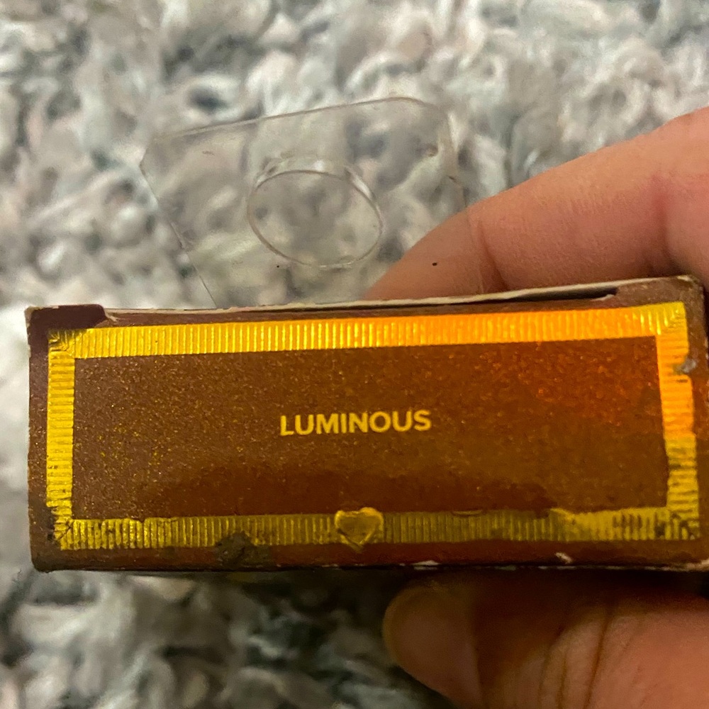 Bronzer with shimmer